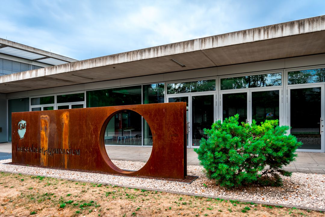 Heisenberg-Gymnasium Eisenskulptur